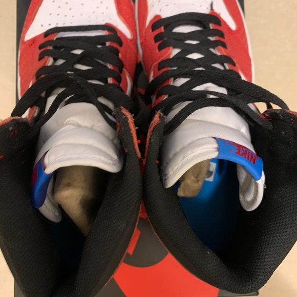 Jordan 1 Retro High Spider-Man Origin Story - Picture 5 of 6